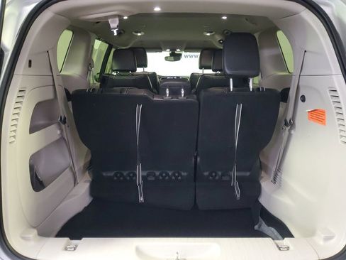 Used 2024 Chrysler Pacifica Touring-L image 11