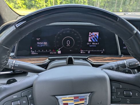Used 2023 Cadillac Escalade Premium Luxury AWD/4WD image 19