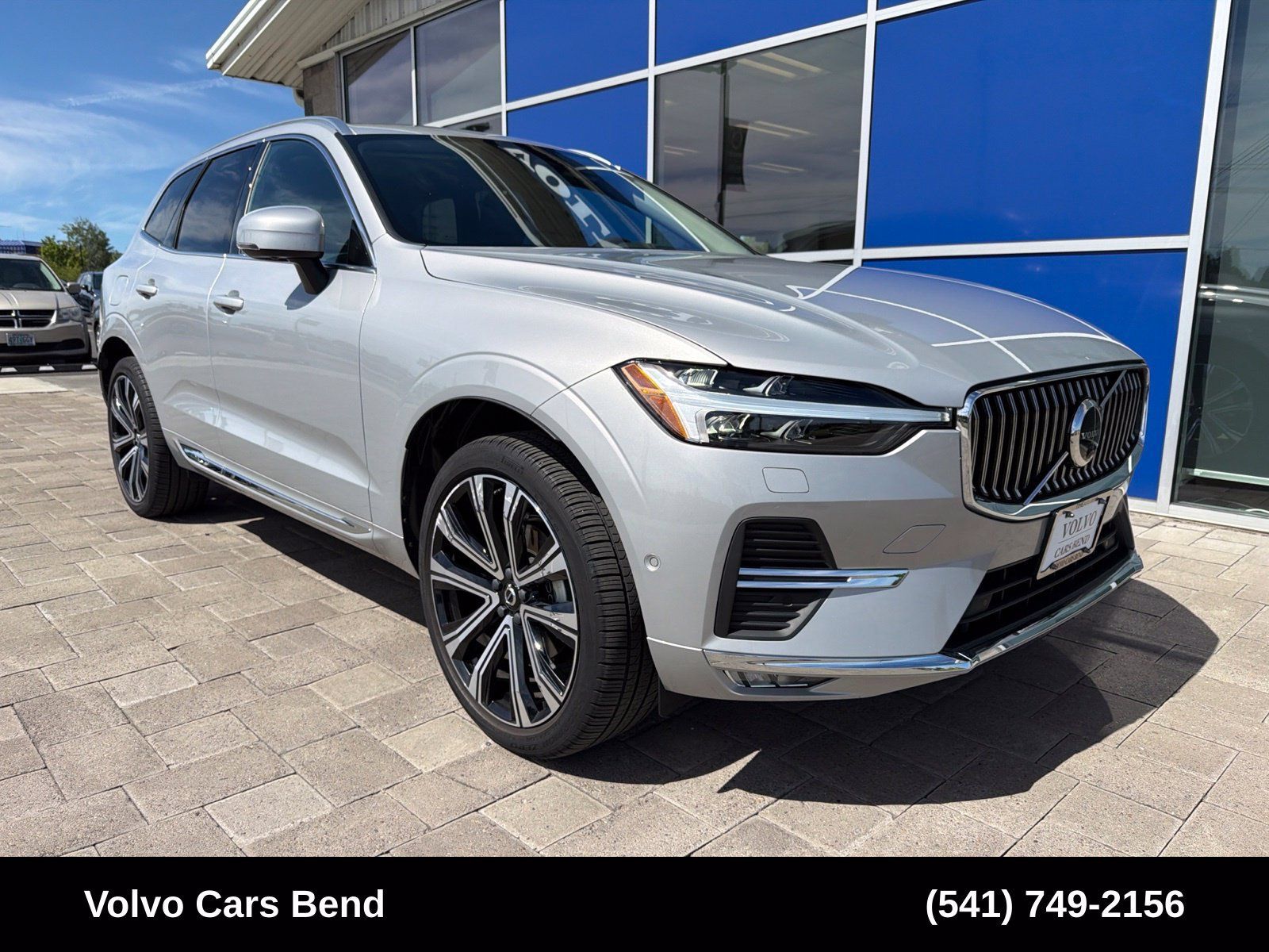 Used 2023 Volvo XC60 B5 Ultimate w/ Climate Package AWD/4WD image 2