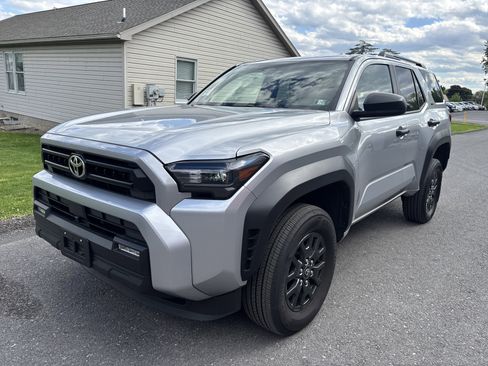 Certified 2025 Toyota 4Runner SR5 AWD/4WD image 8