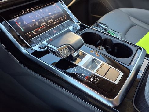 Used 2022 Audi Q7 Premium Plus image 10