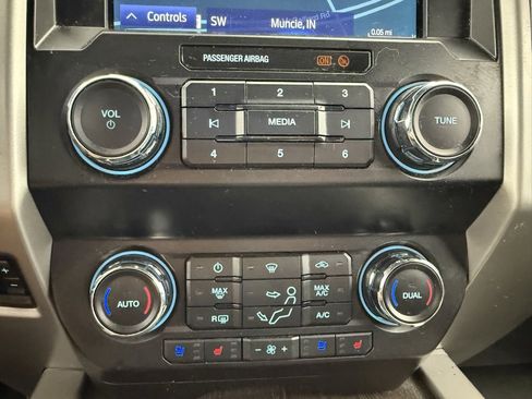 Used 2021 Ford F250 Lariat w/ Lariat Ultimate Package image 29