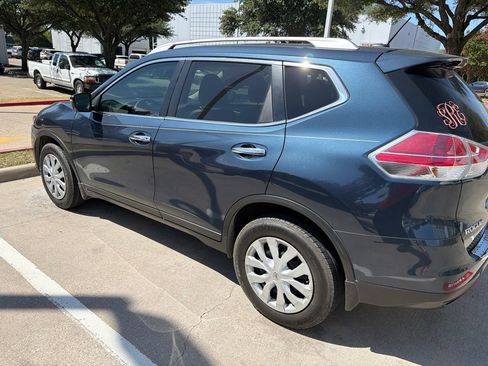 Used 2016 Nissan Rogue S w/ Appearance Package FWD image 4
