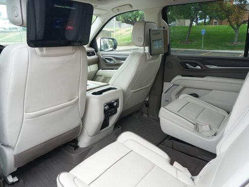 Used 2023 GMC Yukon XL Denali w/ Denali Reserve Package AWD/4WD image 15