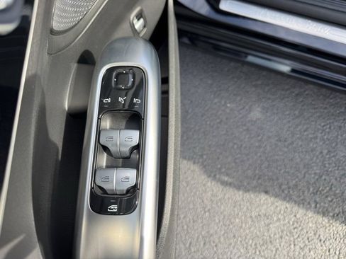 Used 2025 Mercedes-Benz C 300 4MATIC Sedan image 21