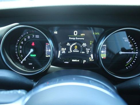 Used 2022 Jeep Wrangler Unlimited Sahara w/ Cold Weather Group image 19