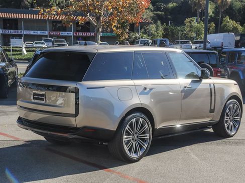New 2025 Land Rover Range Rover SE image 11