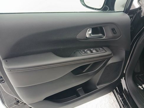 New 2026 Chrysler Pacifica Select image 7