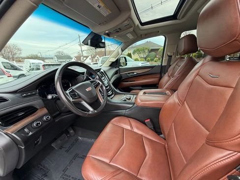 Used 2018 Cadillac Escalade Premium Luxury AWD/4WD image 10