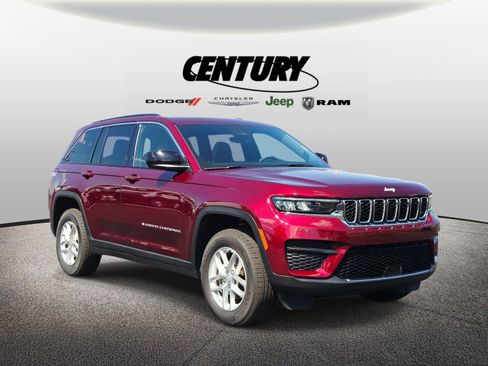 Used 2025 Jeep Grand Cherokee Laredo X w/ Luxury Tech Group I AWD/4WD image 1