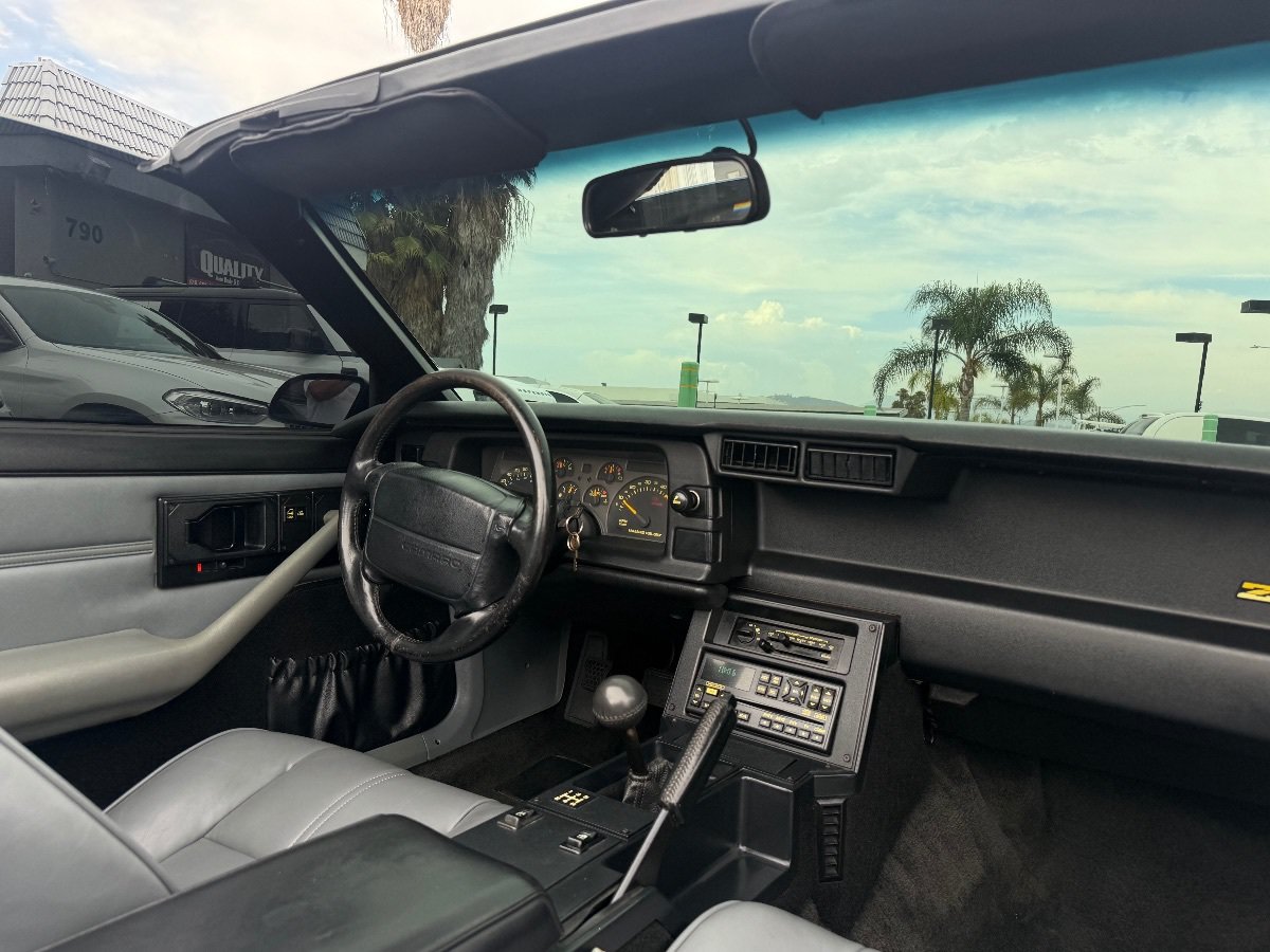 Used 1992 Chevrolet Camaro Z28 RWD image 16