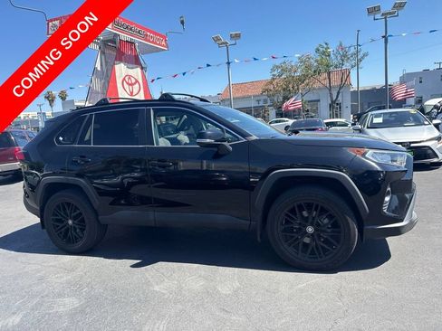 Used 2019 Toyota RAV4 XLE w/ Convenience Package FWD image 3