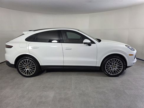 Used 2022 Porsche Cayenne Coupe image 3