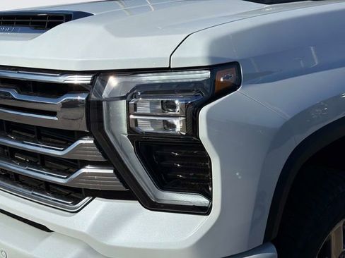 New 2026 Chevrolet Silverado 2500 High Country w/ High Country Premium Package AWD/4WD image 9