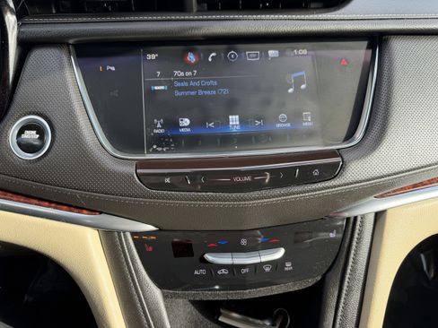 Used 2017 Cadillac XT5 Luxury w/ Driver Awareness Package image 22