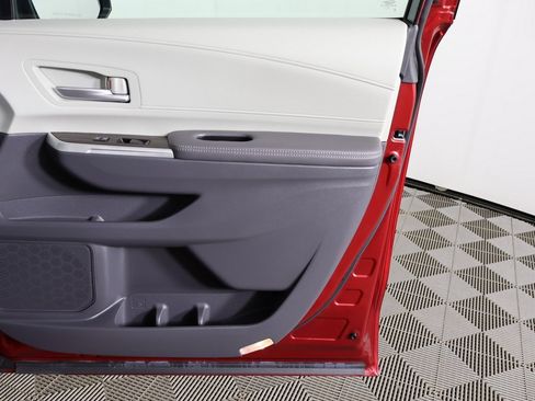 Used 2023 Toyota Sienna XLE image 23