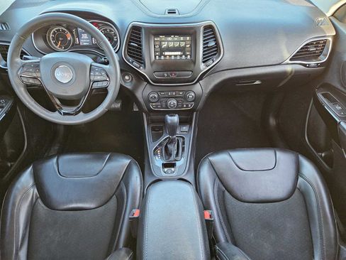 Used 2020 Jeep Cherokee Latitude Plus image 23