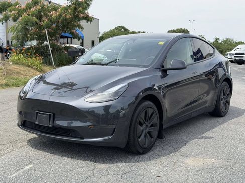 Used 2024 Tesla Model Y Long Range RWD image 22