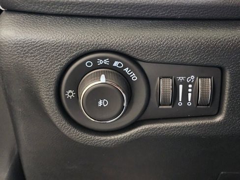 New 2026 Chrysler Pacifica Select FWD image 22
