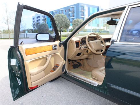 Used 1997 Jaguar XJ6 image 18