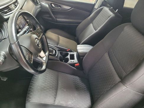 Used 2020 Nissan Rogue SV FWD image 17