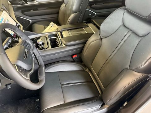 New 2026 Jeep Grand Wagoneer L 4WD w/ Premium Group I image 62