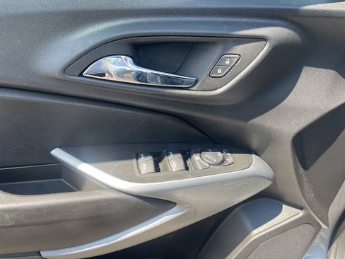 Used 2024 Chevrolet Trax RS FWD image 15