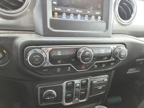 Used 2019 Jeep Wrangler Unlimited Sahara w/ Safety Group AWD/4WD image 11