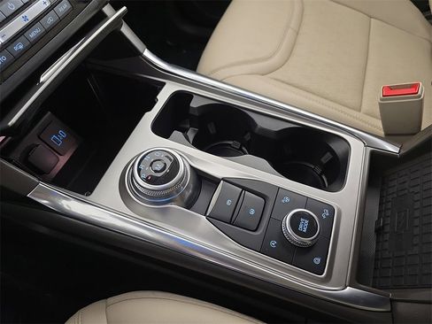 Used 2020 Ford Explorer Platinum w/ Premium Technology Package image 29