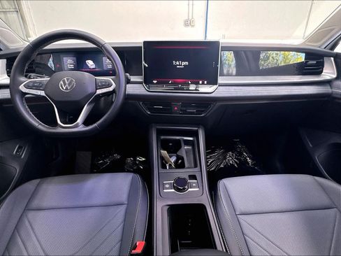 Used 2026 Volkswagen Tiguan SE w/ Panoramic Sunroof Package AWD/4WD image 10