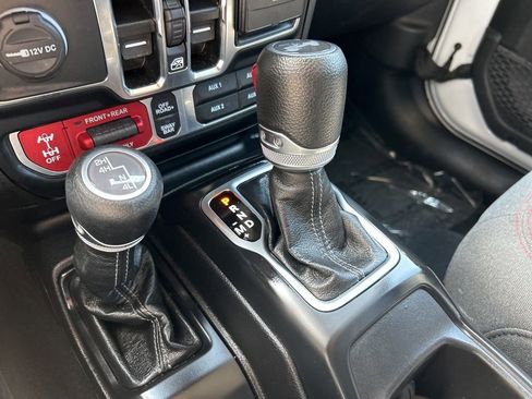 Used 2024 Jeep Wrangler Unlimited Rubicon AWD/4WD image 30