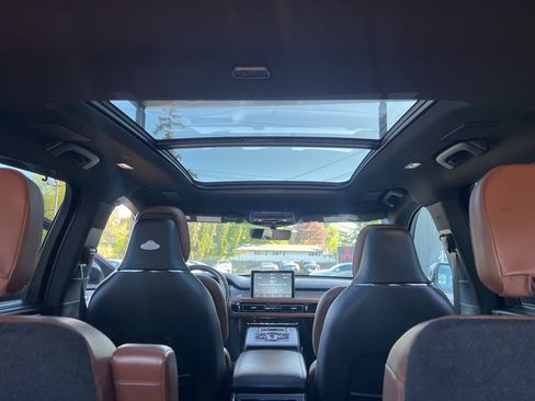 Used 2023 Lincoln Aviator Reserve w/ Equipment Group 201A AWD/4WD image 8