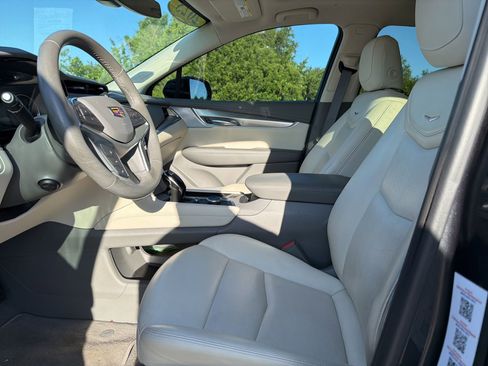 Used 2023 Cadillac XT5 Premium Luxury FWD image 5