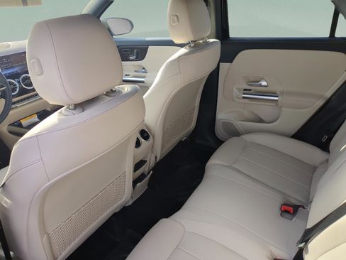 Certified 2025 Mercedes-Benz GLA 250 image 8