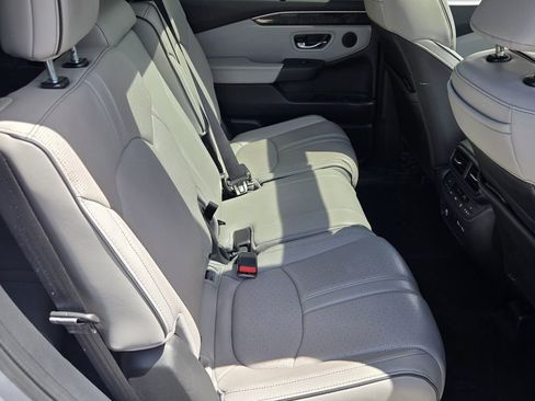 Used 2023 Honda Pilot Elite image 18