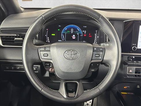 Used 2025 Toyota Camry SE FWD image 23