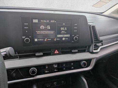 Used 2024 Kia Sportage LX image 12