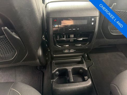Used 2023 Jeep Grand Cherokee L Laredo AWD/4WD image 21
