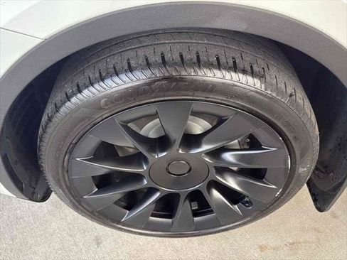 Used 2023 Tesla Model Y Long Range image 8