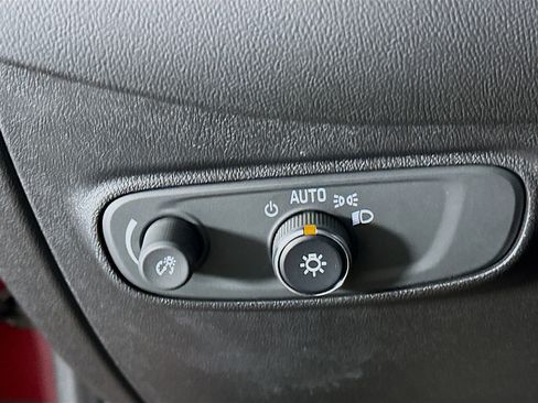 Used 2018 Chevrolet Equinox LT image 16