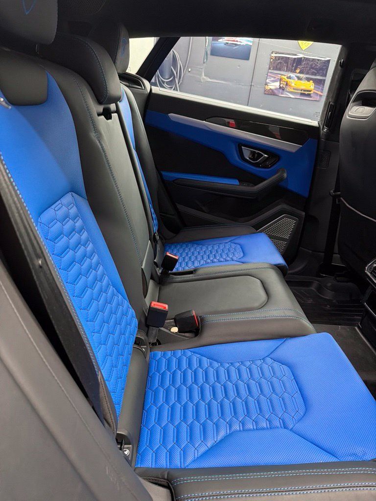 Used 2020 Lamborghini Urus AWD/4WD image 32