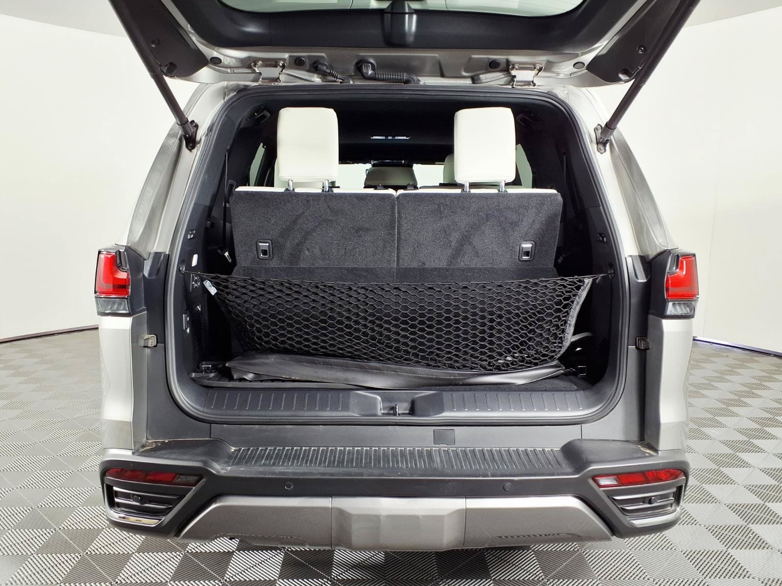 Used 2026 Lexus LX 600 4WD w/ Luxury Package image 8
