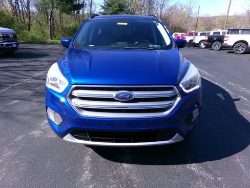 Used 2017 Ford Escape SE w/ Equipment Group 201A image 3