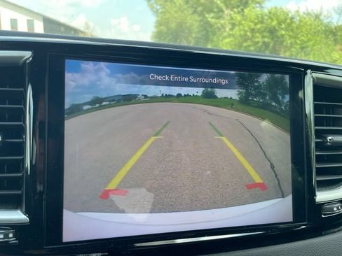 Used 2025 Chrysler Pacifica Select FWD image 8