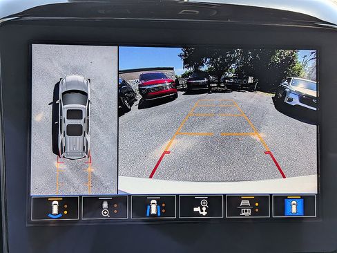 Certified 2023 Chevrolet Traverse Premier FWD image 32