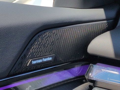 Used 2025 BMW i5 xDrive40 w/ Premium Package AWD/4WD image 33