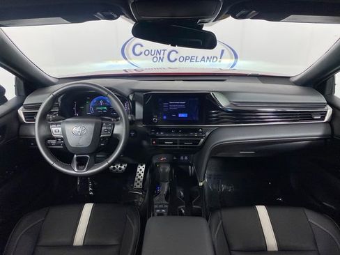Used 2025 Toyota Camry SE FWD image 12
