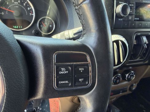 Used 2012 Jeep Wrangler Unlimited Rubicon w/ Connectivity Group AWD/4WD image 21