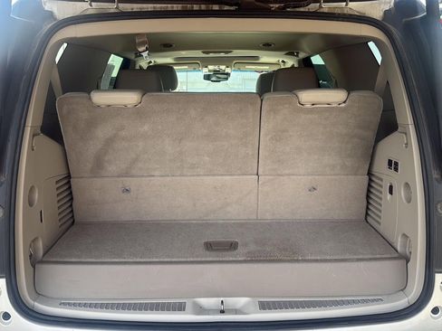 Used 2015 Cadillac Escalade Luxury AWD/4WD image 4