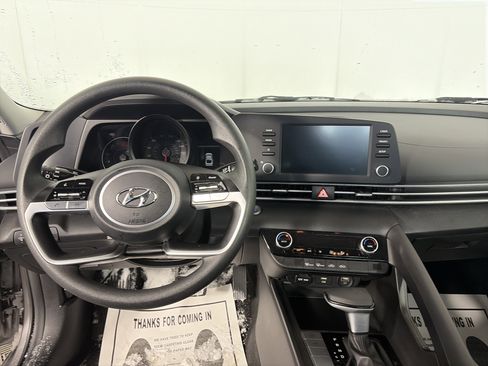 Used 2023 Hyundai Elantra SEL image 3